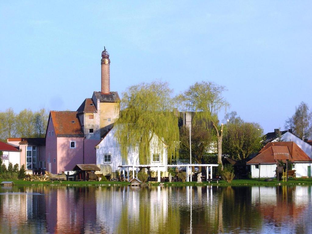 Landgasthof Windfelder Am See Hotel Stegaurach Exterior photo