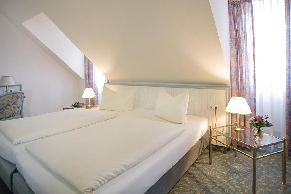Landgasthof Windfelder Am See Hotel Stegaurach Room photo